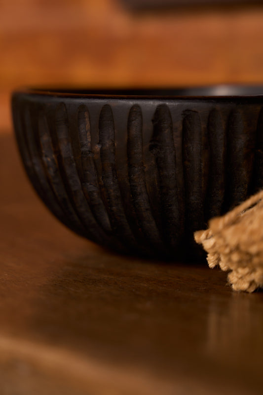 Shela wood tray scalloped edge and fluted detail