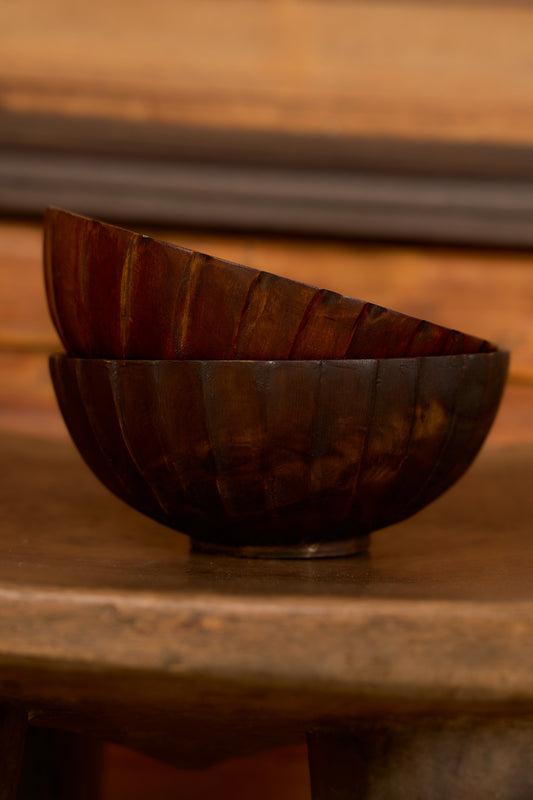 Cara wooden bowl pleated texture detail