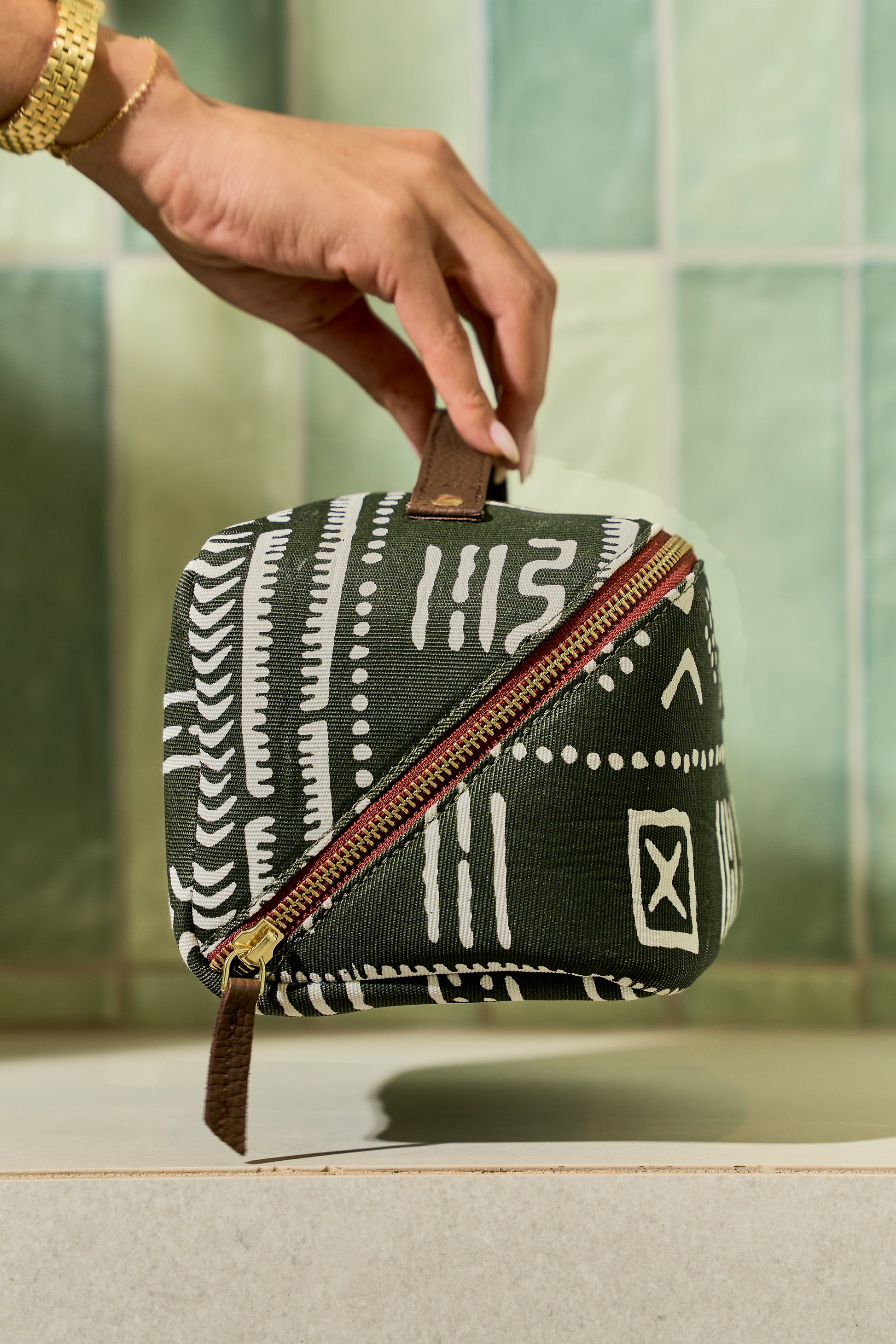 Zola Toiletry bag- Side view.